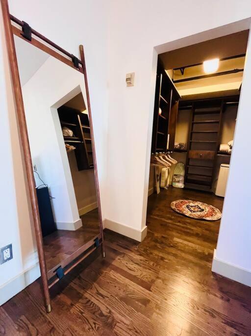 Sunny Penthouse On 17Th Ave, 1 Bedroom, 1 Loft Bed With Ladder, 1 Sofa Bed, Sleeps 6, Downtown YYC Dış mekan fotoğraf